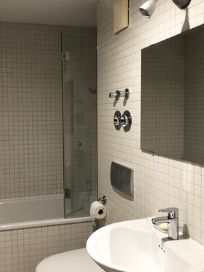 Handtücher, Seife, Shampoo, Toilettenpapier