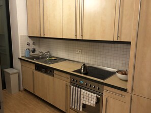 Kühlschrank, Küchenrolle