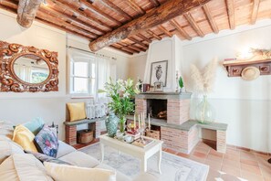 TV, fireplace - Rondini, Farmhouse with pool (Chiatri)