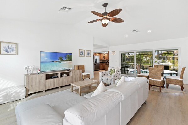 Smart TV, books - Special Spring Break Stay in Marco Island (Marco Island)