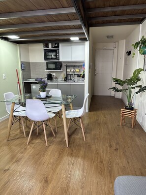 Dining - Apartment, Studio type in front of the MAM (Montevideo)