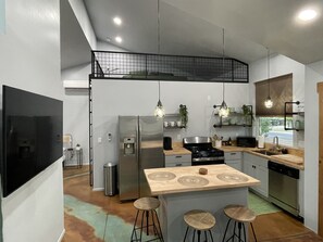 Refrigerador, microondas, horno, lavavajillas