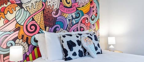 Iron/ironing board, WiFi, bed sheets