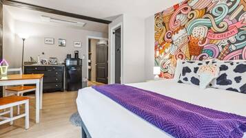 Iron/ironing board, WiFi, bed sheets