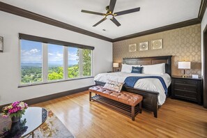 4 bedrooms, desk, iron/ironing board, travel crib