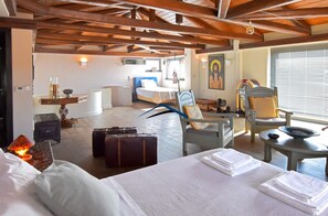 7 habitaciones, escritorio y tabla de planchar con plancha 