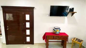 Televisi layar datar 40-inci dengan saluran TV kabel dan TV