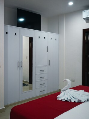 6 kamar tidur, brankas, Wi-Fi gratis, dan seprai linen