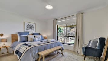 4 habitaciones, tabla de planchar con plancha, cuna de viaje y wifi