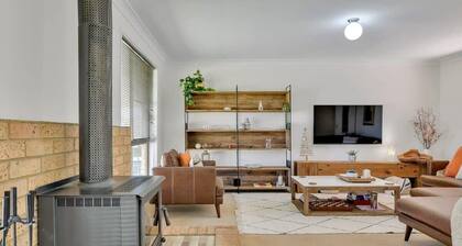 Narambla Estate - Rural Retreat, Modern Hideaway