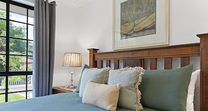 Anson Abode - CBD Home, Modern Sophistication