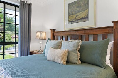 Anson Abode - CBD Home, Modern Sophistication