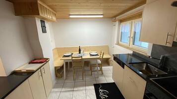 Réfrigérateur, four, plaque de cuisson, lave-vaisselle