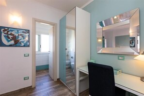 Shower, hair dryer, bidet, towels - The Cozy house apartment (Rome)