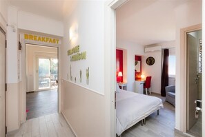 2 chambres, fer et planche à repasser, accès Internet, draps fournis