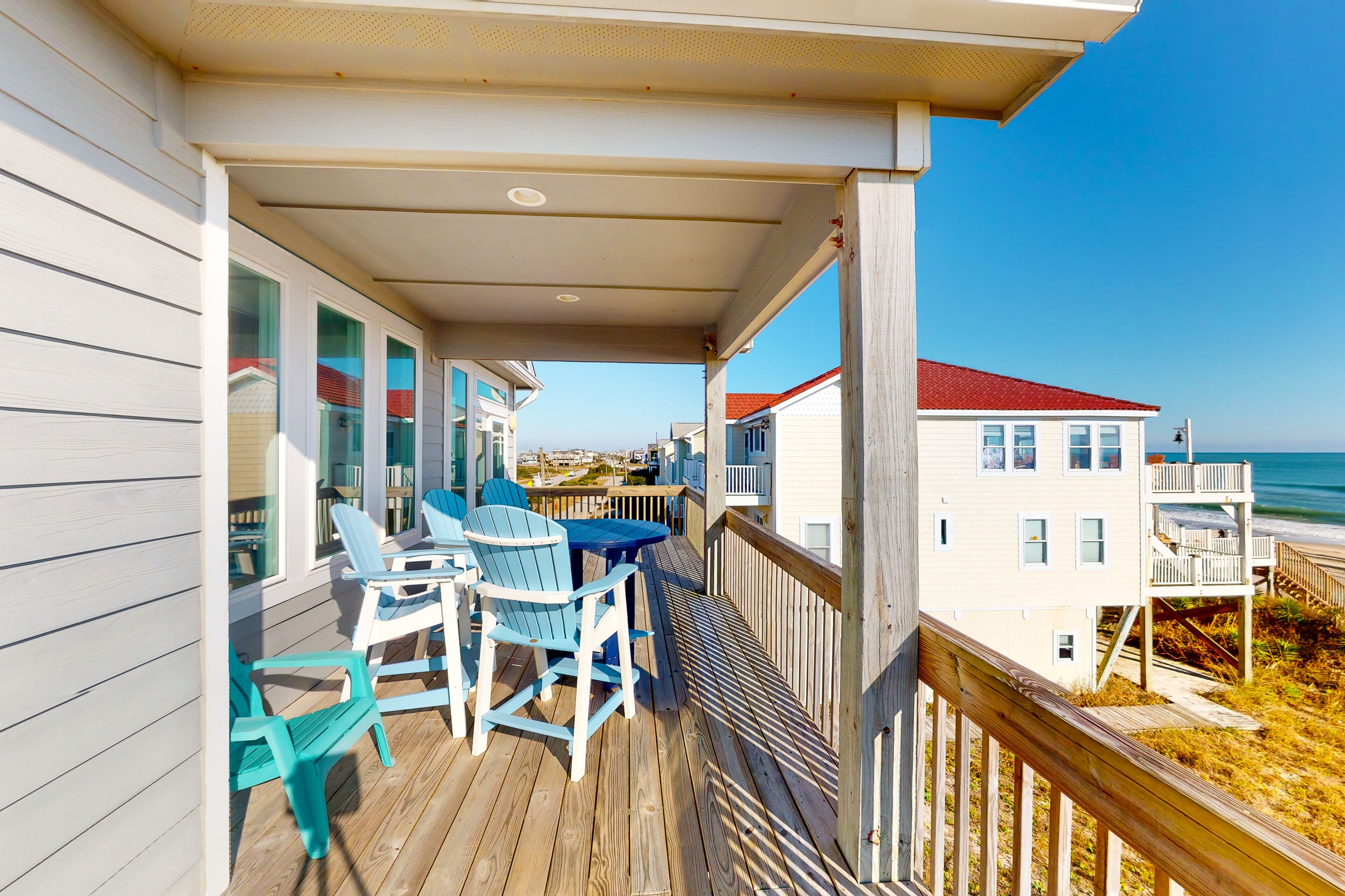 Beautiful dog-friendly ocean view home with hot tub, lovely balcony, W/D & AC