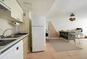 Fridge, stovetop, dishwasher, coffee/tea maker