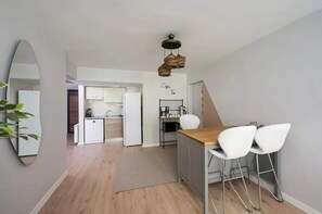 Interior - This apartment is a 2 bedroom(s), 1 bathrooms, located in Şişli, İstanbul. (Şişli)