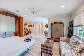 3 bedrooms, iron/ironing board, internet, bed sheets