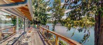 Lakefront beauty with private dock, kayak, pedal boat & fantastic water view