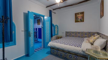 3 bedrooms, desk, soundproofing, iron/ironing board