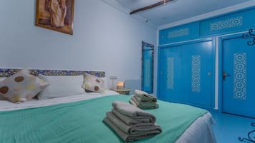 3 bedrooms, desk, soundproofing, iron/ironing board