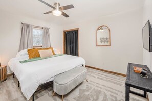 5 bedrooms, desk, iron/ironing board, WiFi - Amazing Family Retreat w/ Fenced Yard & BBQ! (Stevens Point)