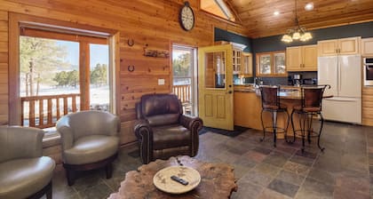 Coleman Velo - Secluded Rustic Cabin