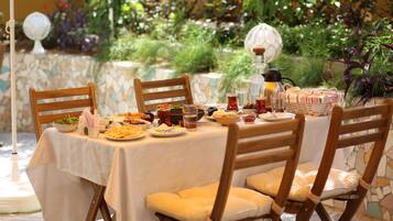 Daily continental breakfast for a fee