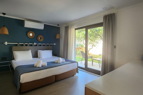 Oda, 1 Çift Kişilik Yatak, Teras, Bahçe Manzaralı | Kaliteli yatak takımı, kuştüyü yorgan, minibar, odada kasa