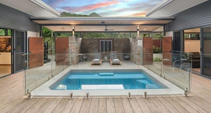 Luxurious Tropical Retreat with Private Pool Near Crystal Cascades