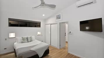 3 slaapkamers, een strijkplank/strijkijzer, reisbedje, gratis wifi