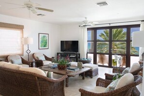 Fernseher, Stereoanlage, Arbeitsbereiche