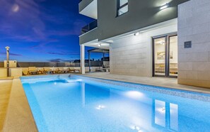 Et oppvarmet basseng