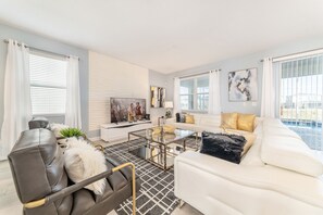 LED TV, DVD player, foosball, table tennis - Special Offer! NEAR DISNEY, GOLF, SPA, Game room, Kids room 497 (Kissimmee)