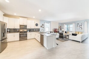 Fridge, microwave, oven, stovetop - Special Offer! NEAR DISNEY, GOLF, SPA, Game room, Kids room 497 (Kissimmee)