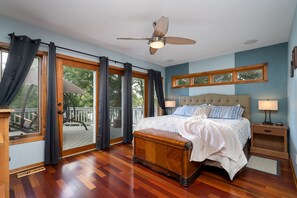 7 slaapkamers, een bureau, een strijkplank/strijkijzer, reisbedje