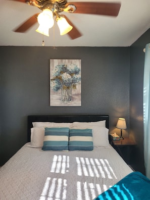 3 bedrooms, desk, iron/ironing board, free WiFi