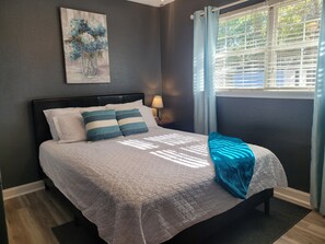 3 habitaciones, escritorio, tabla de planchar con plancha y wifi gratis 