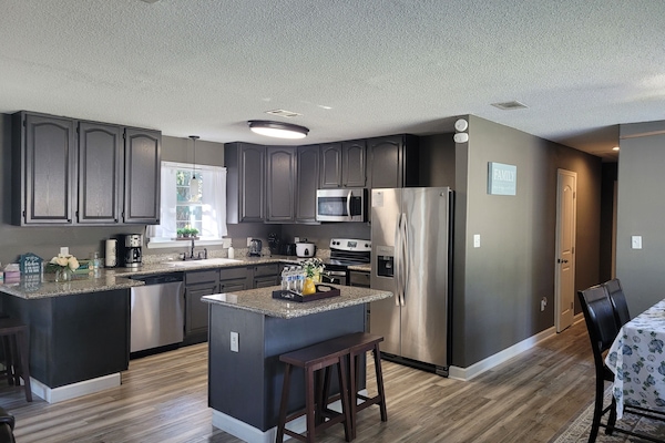 Frigorífic, microones, forn i placa de cuina