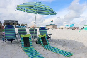 Camastros y toallas de playa 