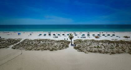 Beautiful Beach View Condo with heated pool. No Resort Fees.