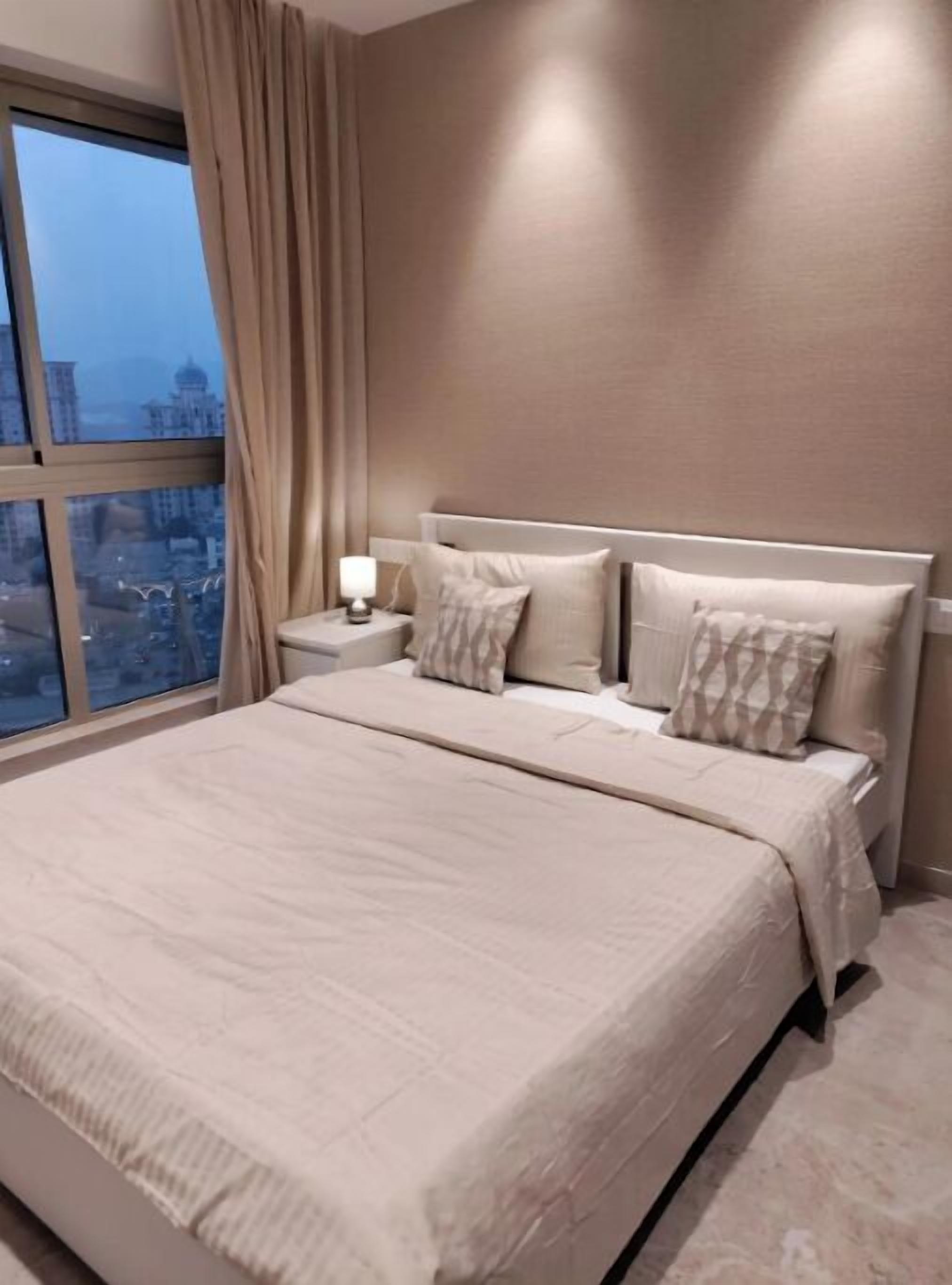 1 bedroom, desk, WiFi, bed sheets