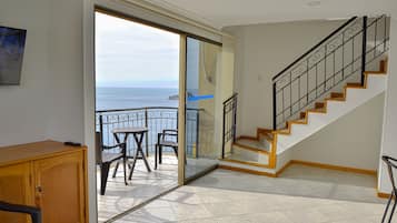 Apartemen Superior | Area keluarga | Smart TV