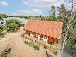 Exterior - A stunning four bed lodge with four full en-suite bathrooms with lake views. (Pentney)