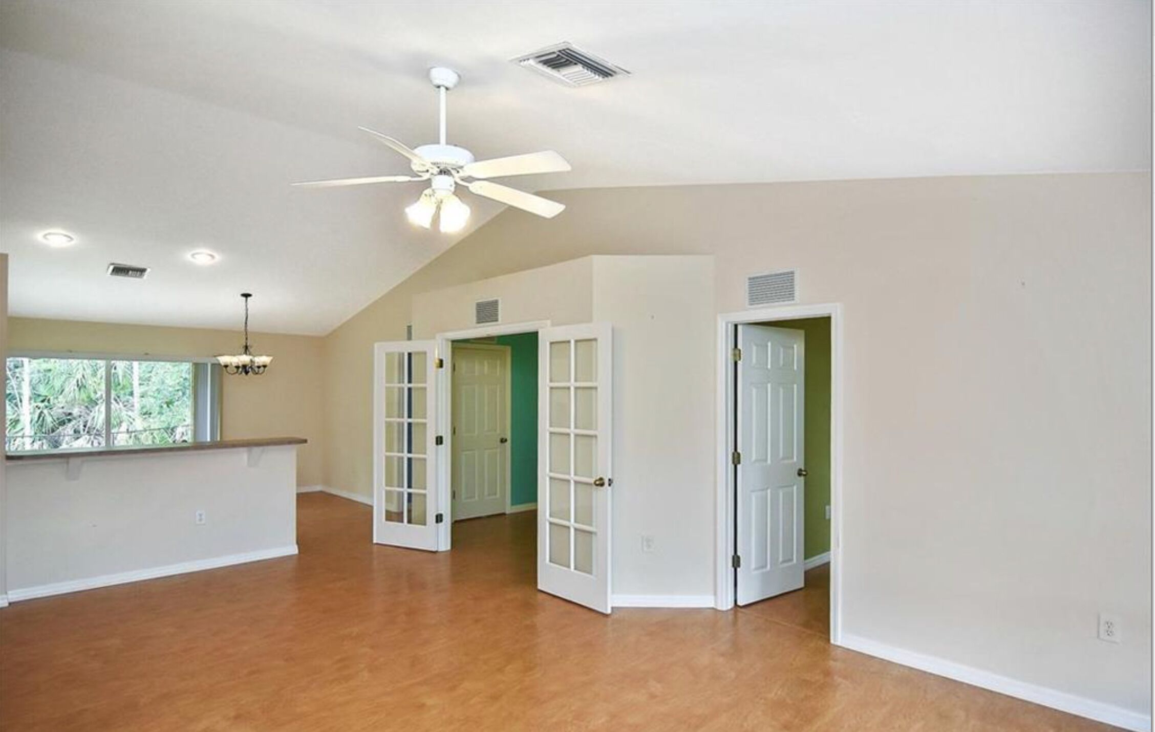 Charming Home in Bonita Springs - cypress preserve, 15 min from beach