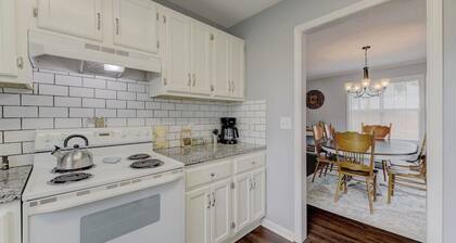 Walk Lex & Main St | Near Old Mill Brew Pub | 3BR