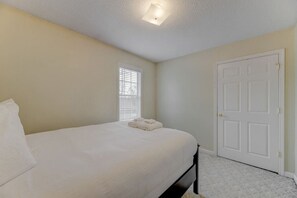 3 間睡房、熨斗/熨衫板、可攜式嬰兒床、免費 Wi-Fi