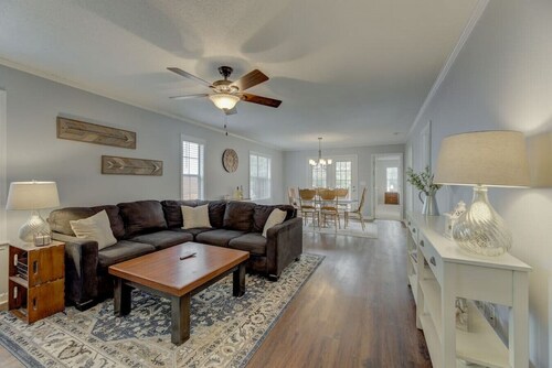 Walk Lex & Main St | Near Old Mill Brew Pub | 3BR