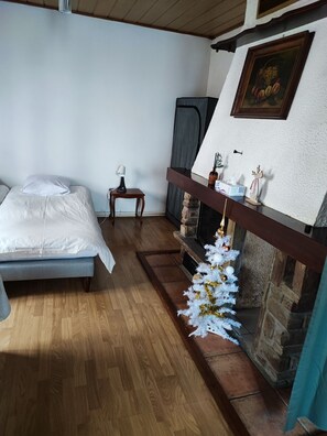 1 chambre, fer et planche à repasser, lit parapluie, Wi-Fi gratuit